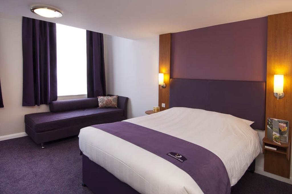 Premier Inn Falkirk East Стая снимка