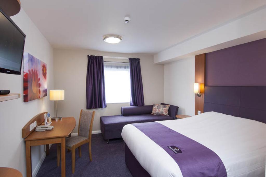 Premier Inn Falkirk East Екстериор снимка