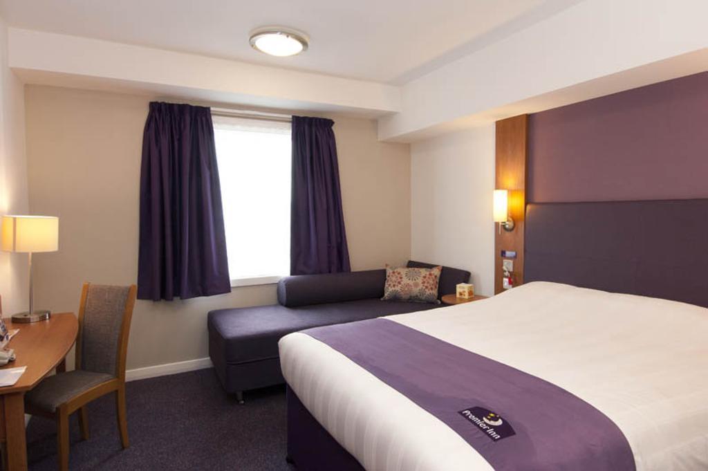 Premier Inn Falkirk East Стая снимка