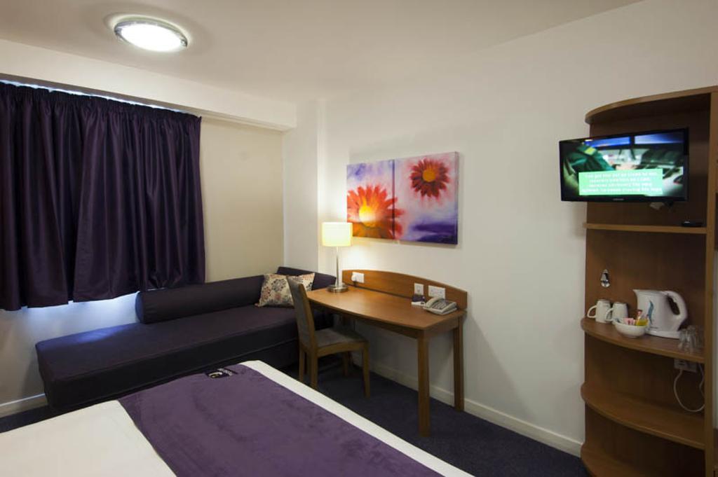 Premier Inn Falkirk East Стая снимка