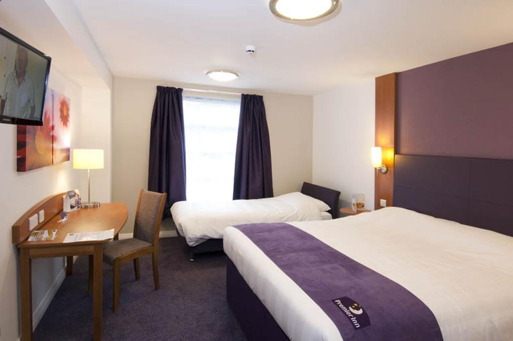 Premier Inn Falkirk East Стая снимка