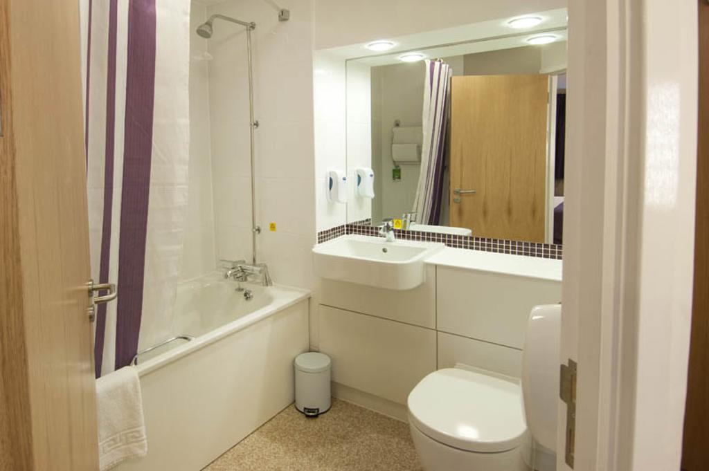 Premier Inn Falkirk East Стая снимка